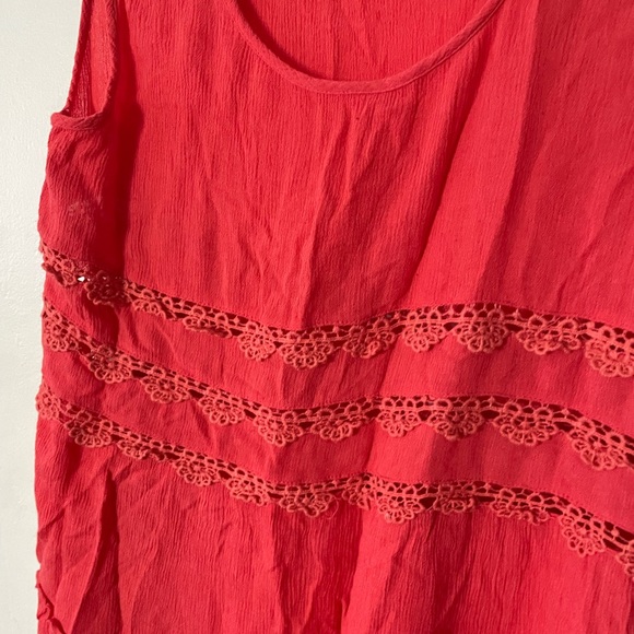 Boutique cutout tank - Picture 2 of 4